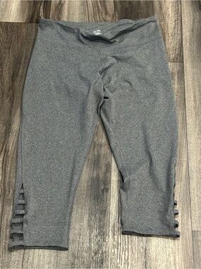Women's Gray Athletic Capri Leggings with Cutout Detail Champion size Large